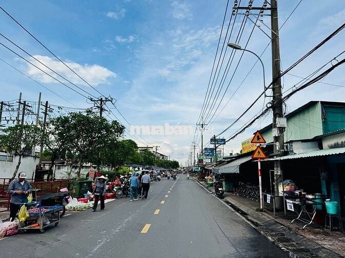 nhà mới xây hoan công đây đủ 125m2 