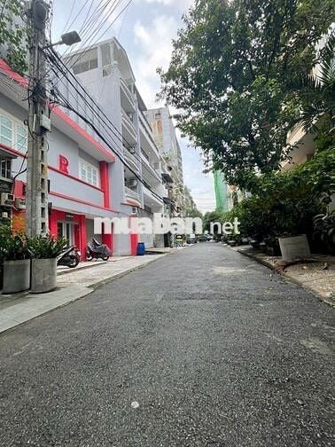 Cho thuê nguyên căn hẻm 662/3A Sư Vạn Hạnh. DT: 4,5 x 18m, 3 lầu. H 7m