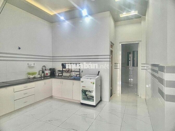 NHÀ MỚI KENG TT HOC MÔN , SÂN OTO