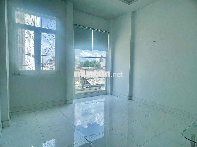 NHÀ MỚI KENG TT HOC MÔN , SÂN OTO