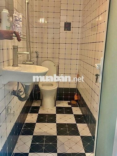 NHÀ MỚI KENG TT HOC MÔN , SÂN OTO