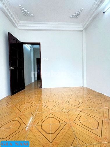 BÁN NHÀ MẶT TIỀN CHỢ NGUYỄN TRI PHƯƠNG : 129 NGUYỄN LÂM - P. 6 - Q. 10