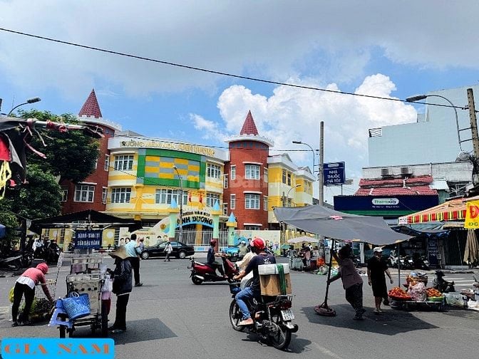 BÁN NHÀ MẶT TIỀN CHỢ NGUYỄN TRI PHƯƠNG : 129 NGUYỄN LÂM - P. 6 - Q. 10