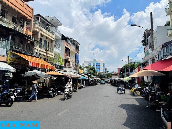 BÁN NHÀ MẶT TIỀN CHỢ NGUYỄN TRI PHƯƠNG : 129 NGUYỄN LÂM - P. 6 - Q. 10