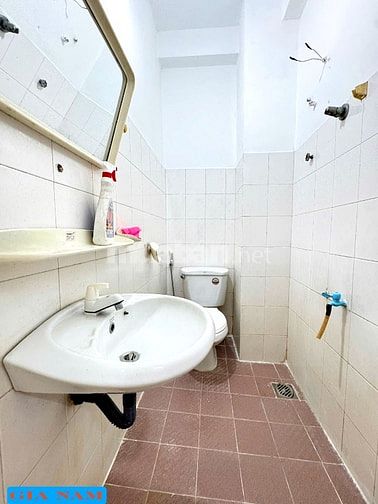 BÁN NHÀ MẶT TIỀN CHỢ NGUYỄN TRI PHƯƠNG : 129 NGUYỄN LÂM - P. 6 - Q. 10