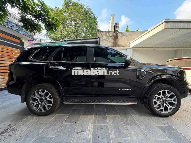 Ford Everest Titanium 4x4 Diesel 2025 Đen 7.000km