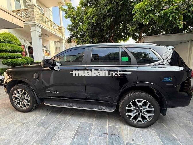 Ford Everest Titanium 4x4 Diesel 2025 Đen 7.000km