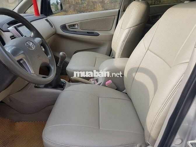 Toyota Innova E 2014 Số sàn Xám 8 chỗ