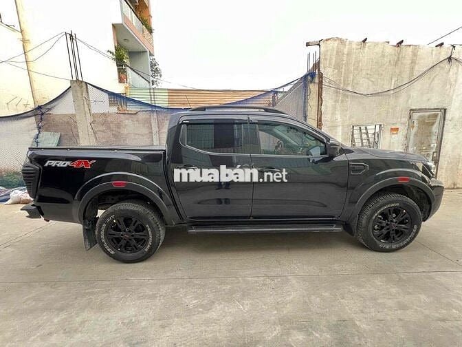 Nissan Navara Pro 4X 2022 33.000 km Đen