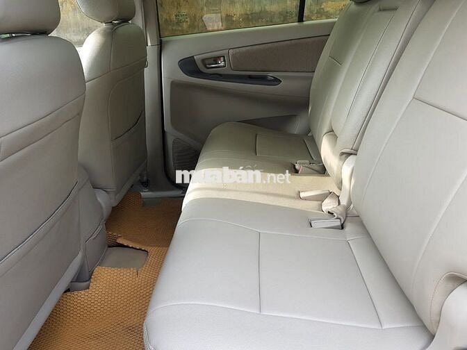 Toyota Innova E 2014 Số sàn Xám 8 chỗ