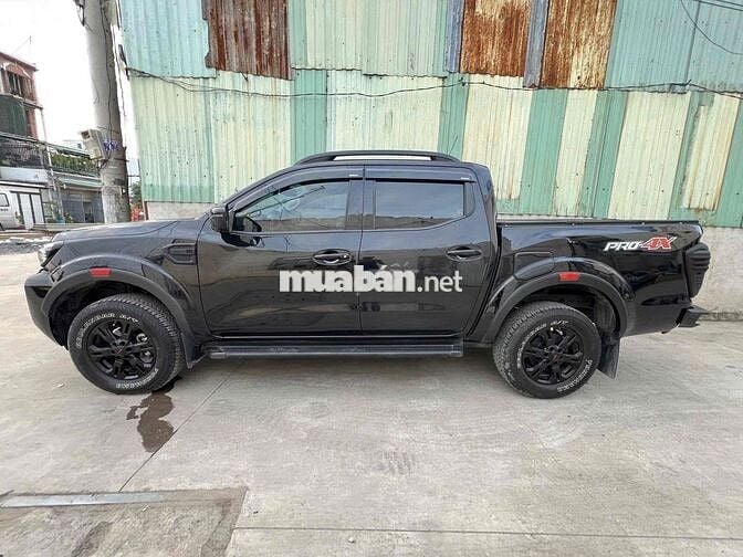 Nissan Navara Pro 4X 2022 33.000 km Đen