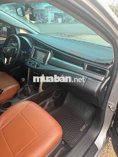 Toyota Innova 2017 Số sàn Bạc 7 chỗ siêu đẹp1 chủ