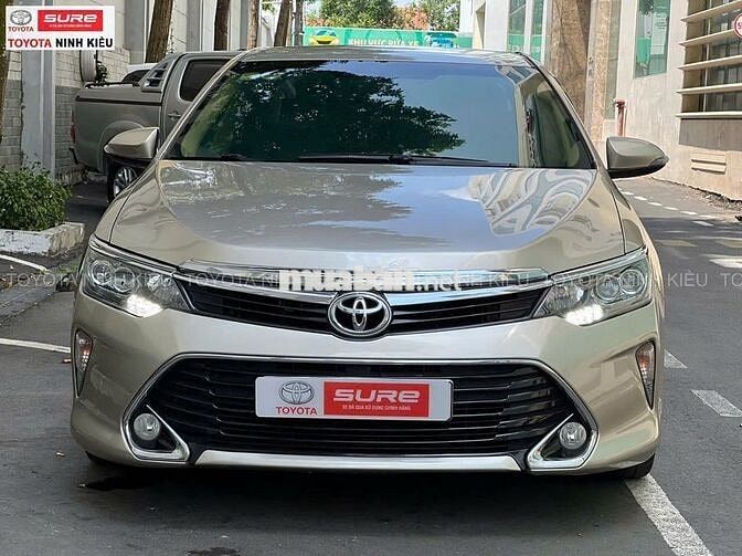Toyota Camry 2017 Vàng Cát 130.000 km
