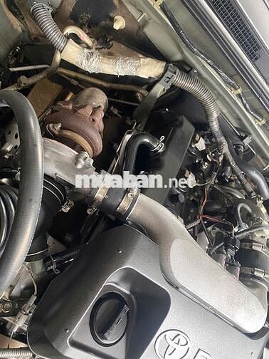 Toyota Fortuner 2.2D Số sàn 7 chỗ Bạc 2011