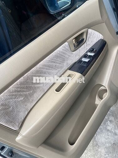 Toyota Fortuner 2.2D Số sàn 7 chỗ Bạc 2011