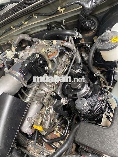 Toyota Fortuner 2.2D Số sàn 7 chỗ Bạc 2011