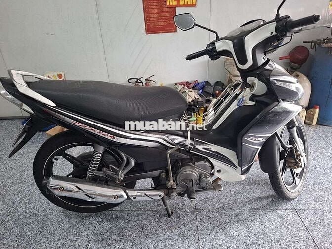Yamaha Jupiter RC Đen trắng
