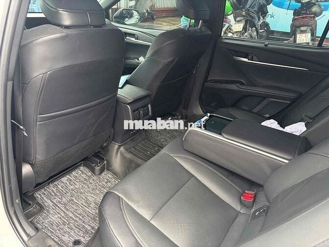 Toyota Hà Đông bán Camry 2.0Q 2025 Trắng 19000 km