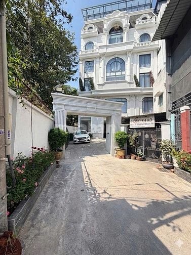 Khách sạn 1 trệt 5 lầu cho thuê gần 2 tỷ/năm; sổ hồng 260m2 giá 35 tỷ