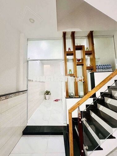 440/3 NguThị thậpvới lê văn lương Lotte q7 hẻm 7m.dt.4x17 m 2 lầu 3 pn