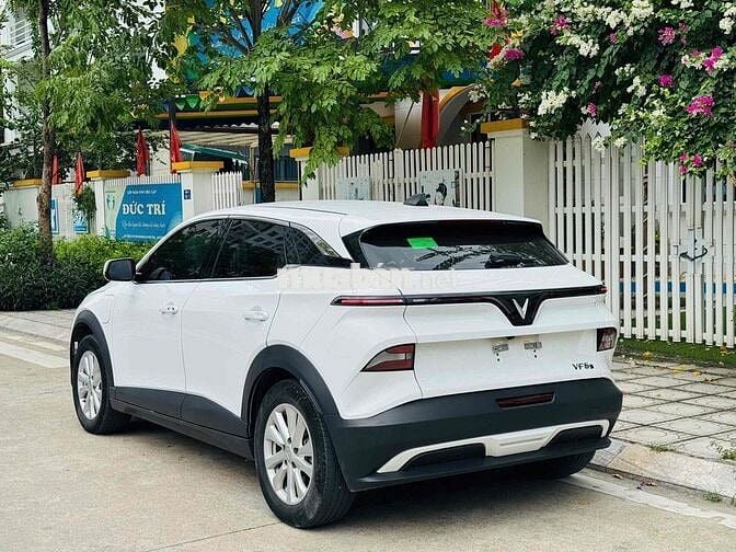 VinFast VF6 Eco 2024 Trắng 130000 km