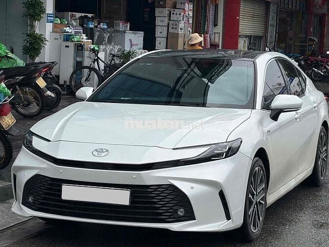 Toyota Hà Đông bán Camry 2.0Q 2025 Trắng 19000 km