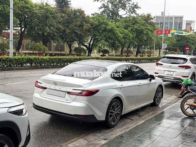 Toyota Hà Đông bán Camry 2.0Q 2025 Trắng 19000 km