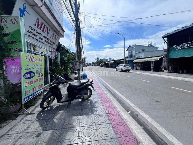 (BAO ĐIỆN NƯỚC) NHÀ MẶT TIỀN CHÒM SAO, CHỈ ĐỂ Ở, 3 PHÒNG, - GIÁ 3 TR