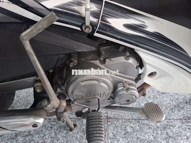 Yamaha Jupiter RC Đen trắng