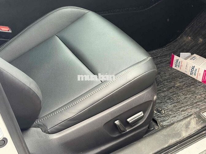 Toyota Hà Đông bán Camry 2.0Q 2025 Trắng 19000 km