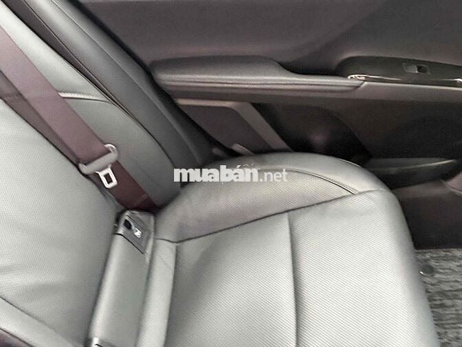 Toyota Hà Đông bán Camry 2.0Q 2025 Trắng 19000 km