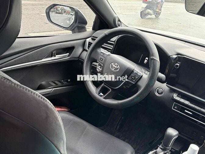 Toyota Hà Đông bán Camry 2.0Q 2025 Trắng 19000 km