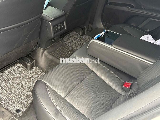 Toyota Hà Đông bán Camry 2.0Q 2025 Trắng 19000 km