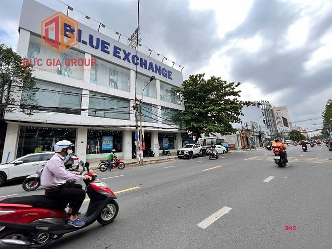 MDKD ngang 20m mặt tiền đường Phạm Văn Thuận ngay Vincom giá 190 triệu