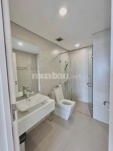 Chốt bán 2,1 tỷ! 2PN (52m2) kế sân bay Nội Thất y hình, sổ sẵn cho vay
