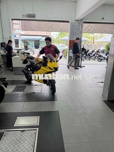 Yamaha R15 V4 2026 Vàng đen Dưới 4000km