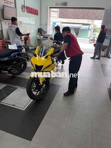 Yamaha R15 V4 2026 Vàng đen Dưới 4000km