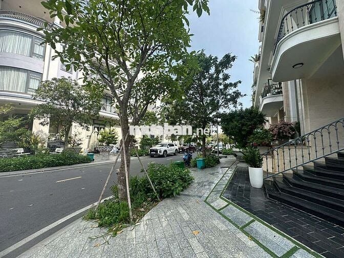 căn góc 2 MT thoáng đẹp Vạn Phúc city giá chỉ 43tr/tháng