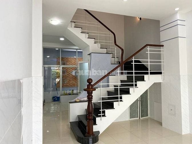Cho thuê hoặc bán nhà mặt tiền thụt Nguyễn Thượng Hiền, Q.Bình Thạnh..