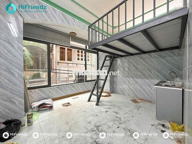 Nhà mới xây - Full nội thất -Cửa sổ trời lớn - Giáp Q10