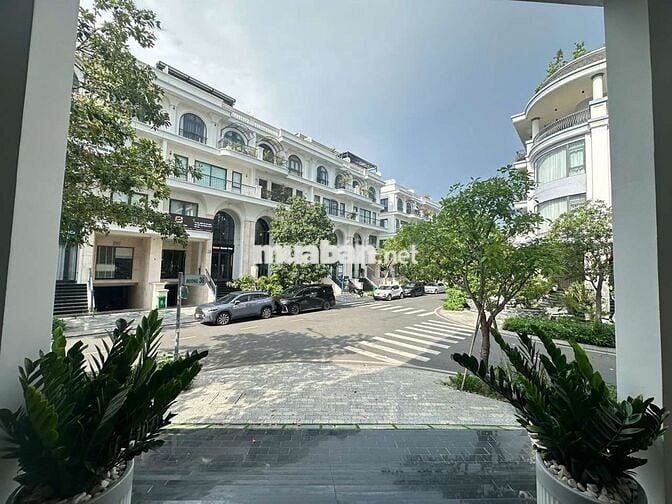 căn góc 2 MT thoáng đẹp Vạn Phúc city giá chỉ 43tr/tháng