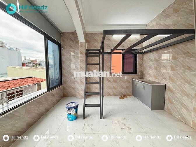 Nhà mới xây - Full nội thất -Cửa sổ trời lớn - Giáp Q10