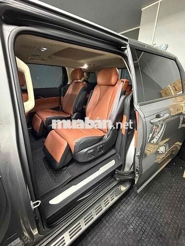 Kia Carnival Signature 2.2 Dầu Xám sx 2022