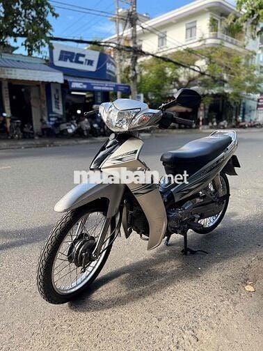Yamaha Sirius máy Thái màu Bạc