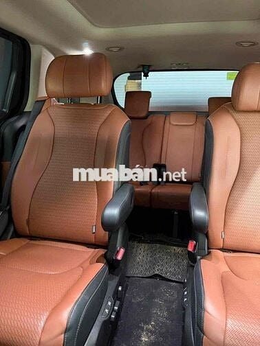 Kia Carnival Signature 2.2 Dầu Xám sx 2022