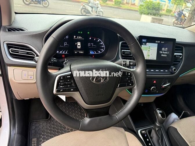 Hyundai Accent 2022 Tự động 70000 km Trắng