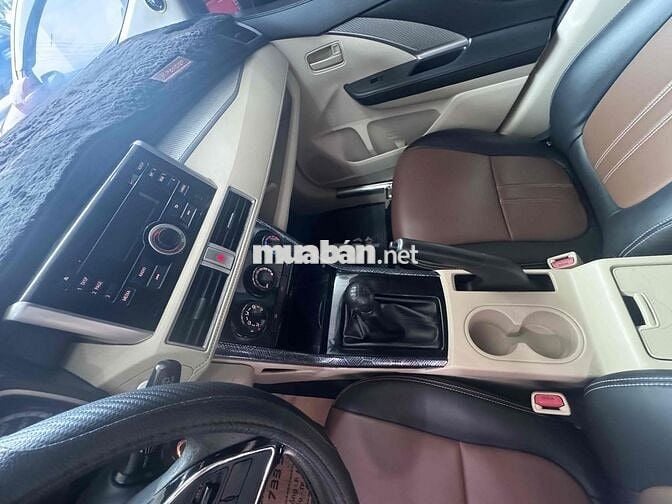 Mitsubishi Xpander 7 chỗ số sàn máy xăng Nâu