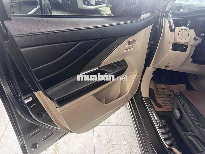 Mitsubishi Xpander 7 chỗ số sàn máy xăng Nâu