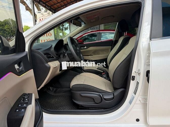 Hyundai Accent 2022 Tự động 70000 km Trắng
