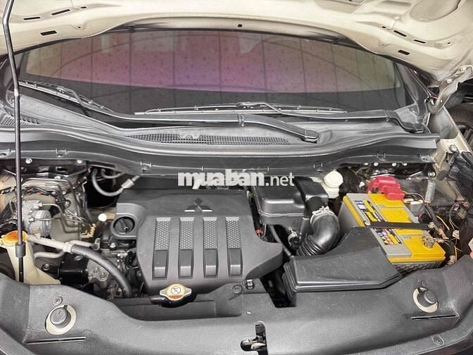 Mitsubishi Xpander 7 chỗ số sàn máy xăng Nâu